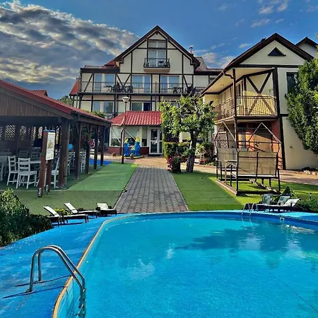 POLARIS B&B-kameralne, rodzinne pokoje i domki z basenem-2